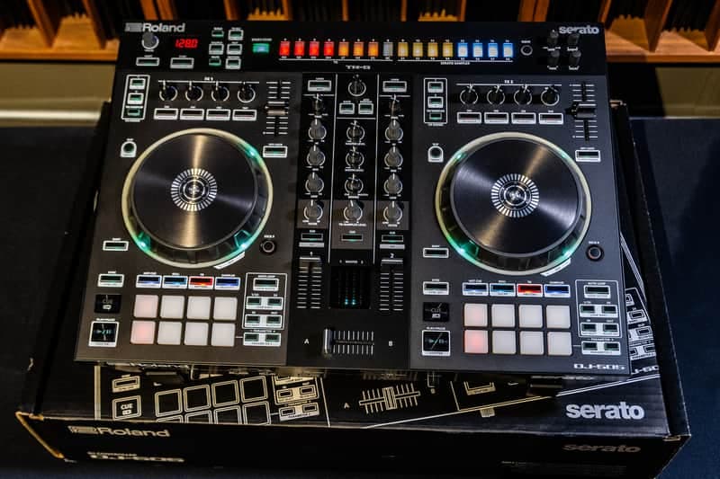 Roland DJ-505 DJ Controller 2010s - Black