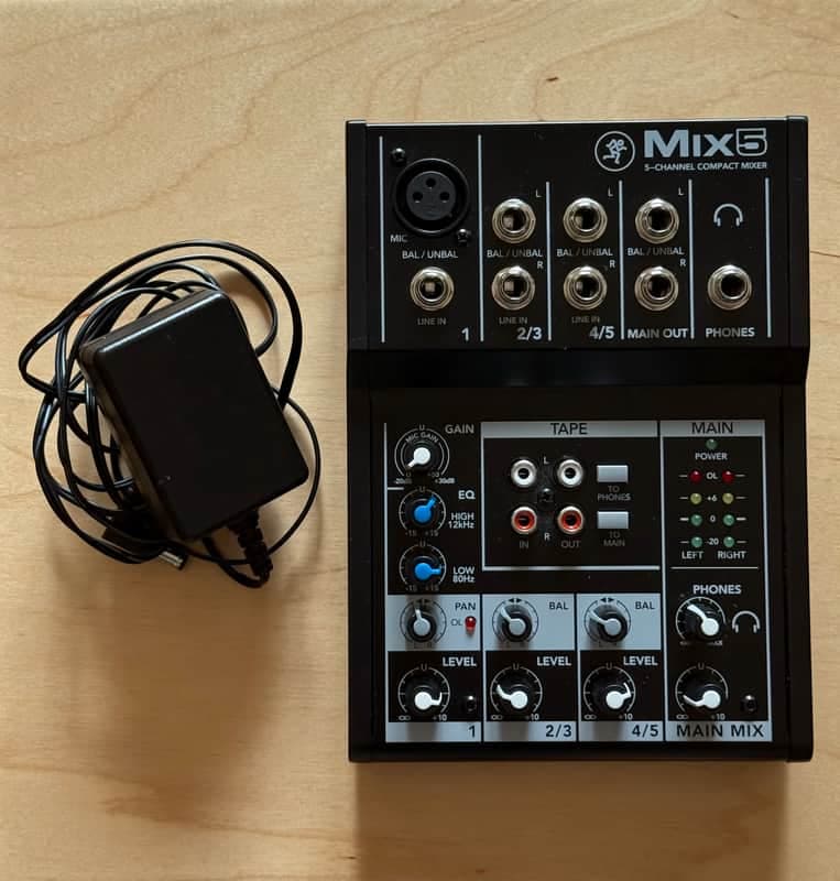 Mackie Mix5 5-Channel Compact Mixer 2015 - Present - Black