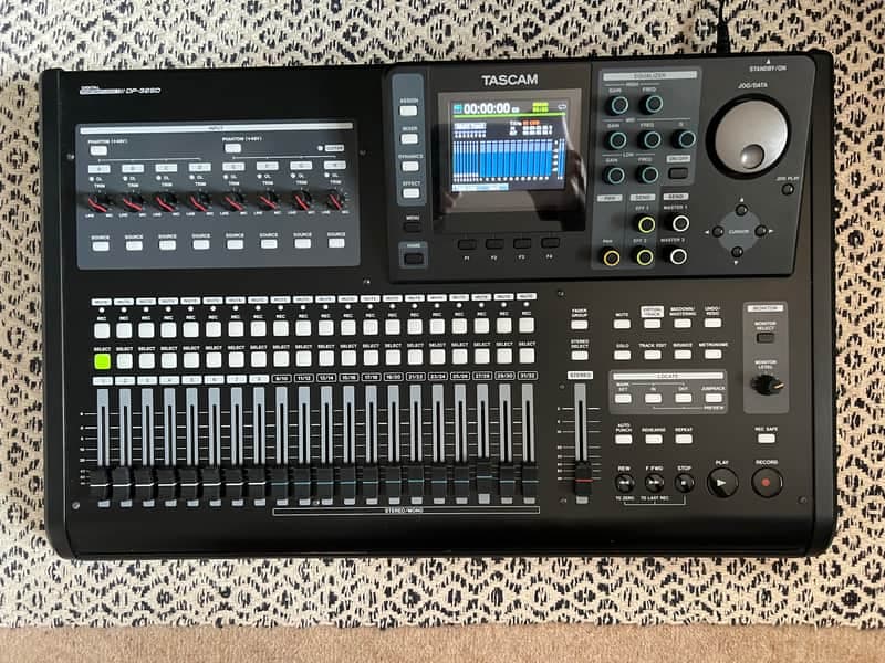 TASCAM DP-32SD 32-track Digital Portastudio 2014 - Present - Black