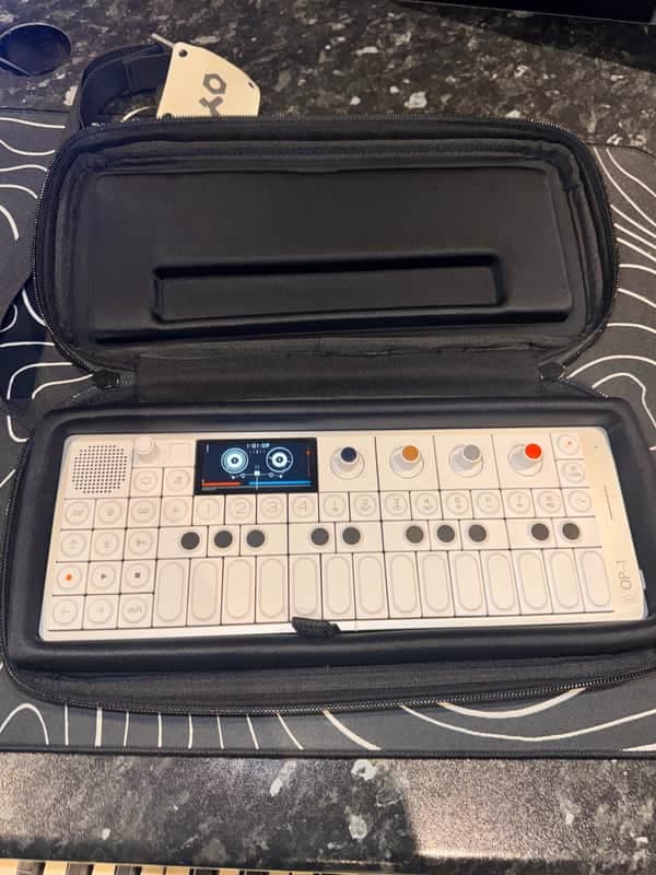 Teenage Engineering OP-1 FIELD White + CASE WITH STRAP