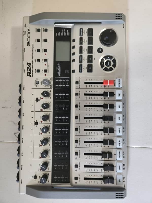 Zoom R24 recorder interface controller sampler
