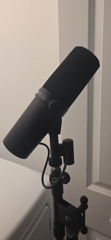 Shure SM7dB Cardioid Dynamic Microphone with Built-In Preamp 2023 - Present - Black