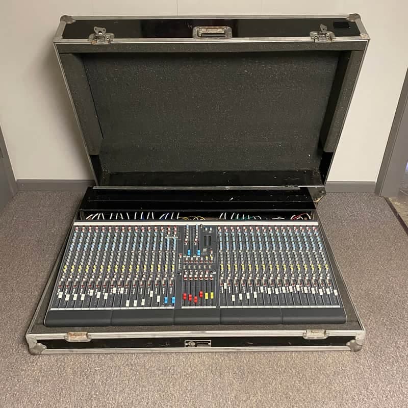 Allen & Heath GL2200 32 Channel Mix w/Road Case w/EWI Custom Snake - Used