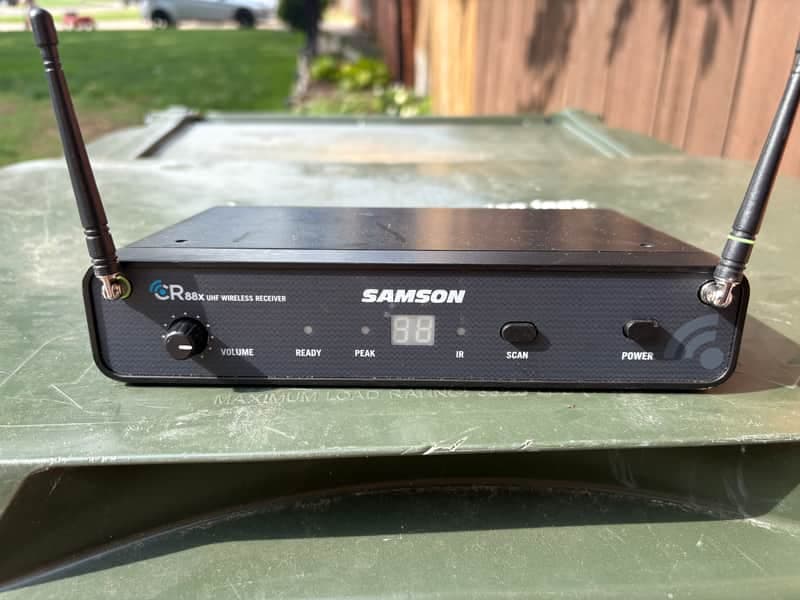 Samson Concert 88x UHF Wireless Earset Microphone System (D Band) 2020s - Black / Beige