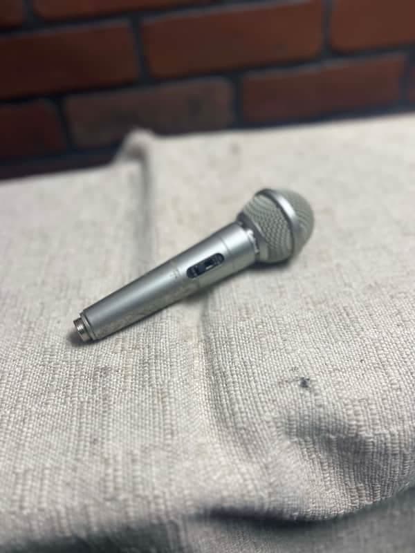 Calrad Vintage 10-20 Dual Impedance Dynamic Microphone - Silver
