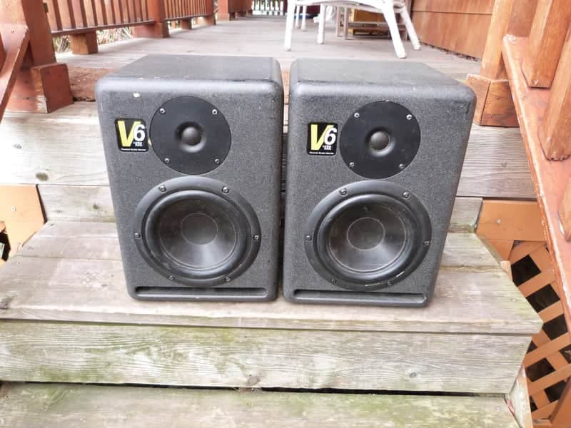 KRK v6 powered monitors - Black