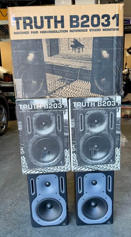 Behringer Truth B2031 Active 2-Way Reference Studio Monitor Speakers w/ Original Boxes