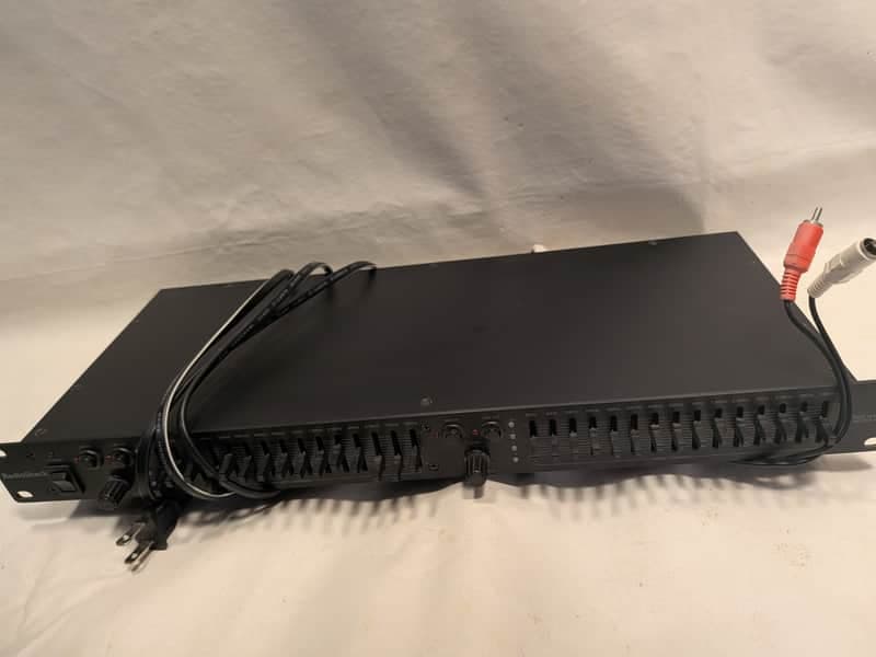 RadioShack Rack mount Stereo 15 Band Graphic Equalizer - Black