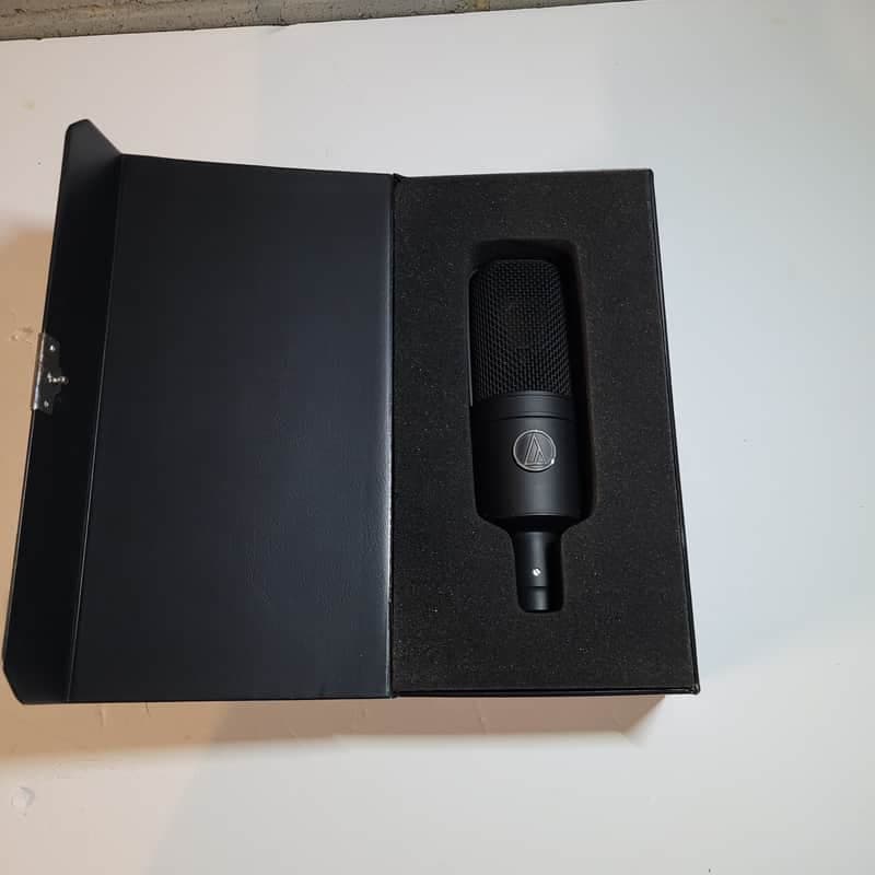 Audio-Technica AT4040 Large Diaphragm Cardioid Condenser Microphone - Black