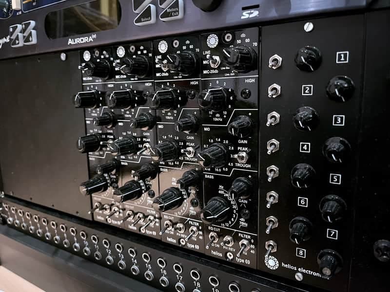 4x Helios Type 69 full-size 'Tony Arnold' Mic Pre & EQ w/ original powered rack