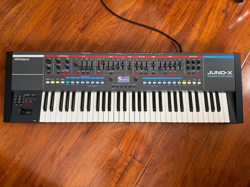 Roland Juno-X 61-Key Programmable Polyphonic Synthesizer 2022 - Present - Black