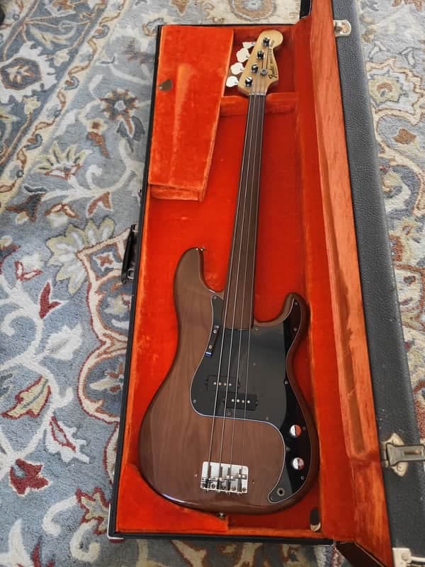 Fender Precision Bass fretless 1977 - Mocha with rosewood fingerboard
