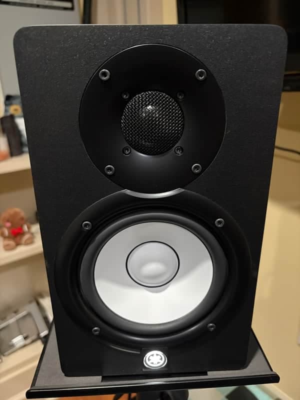 Yamaha HS5 5" Powered Studio Monitor (Pair) & HS8S Power Sub2015 - Present - Black