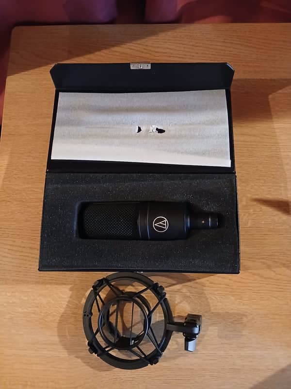Audio-Technica AT4033a Cardioid Condenser Microphone - Excellent Condition - UK
