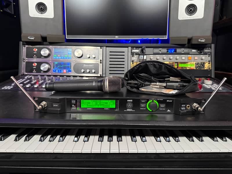 AKG DMS800 D7 Vocal Set BD1 with PAIR DPT800 Transmitters DSR800 DHT800