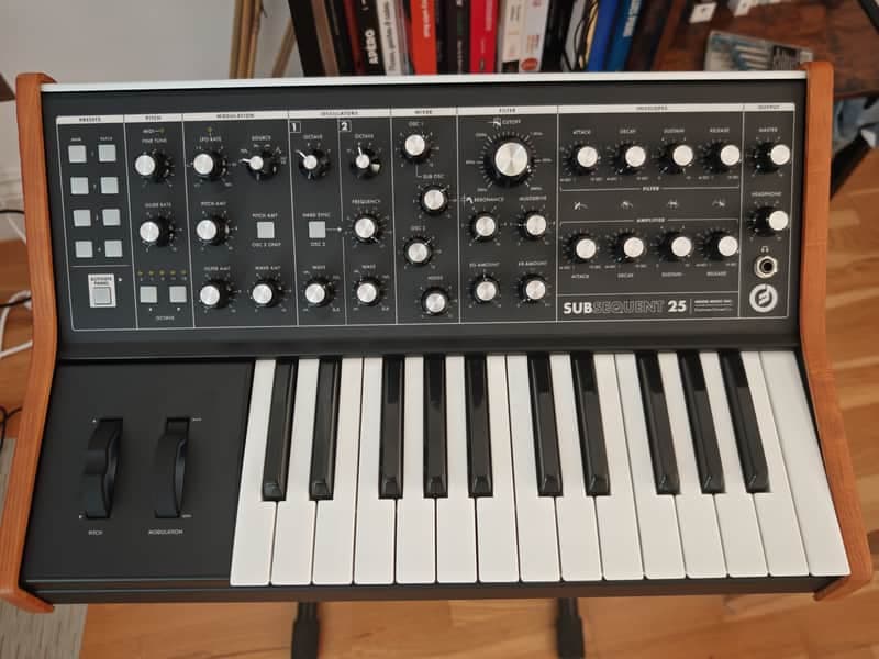 Moog Subsequent 25