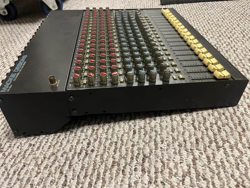 Mackie CR1604 16-Channel Mic / Line Mixer 1990s - Dark Gray