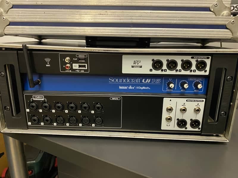 Soundcraft Ui-16 Rackmount 16-Channel Digital Mixer with WiFi Router 2010s - Blue/Silver