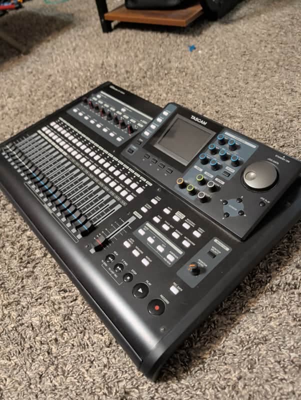 TASCAM DP-32SD 32-track Digital Portastudio 2014 - Present - Black
