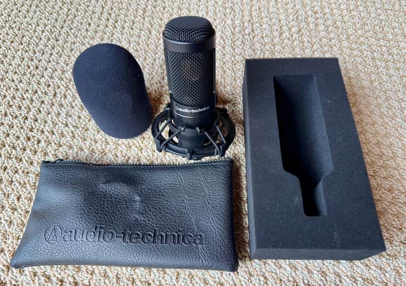 Audio-Technica AT2035 Large-Diaphragm Condenser Microphone w/ Shock Mount- Excellent