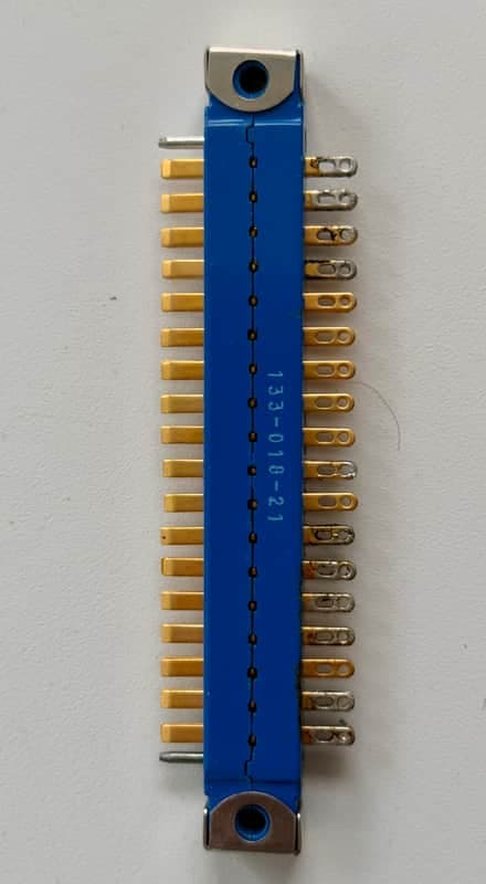 Neve 1073 Amphenol 18 Pin Connector Male (2 pieces) - 1073 1066 1084 1272 pn:133-018-21