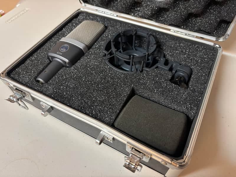 AKG C214 Large Diaphragm Cardioid Condenser Microphone 2010s - Black