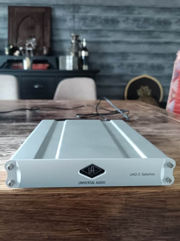 Universal Audio UAD-2 Satellite Duo Firewire DSP Accelerator 2012 - Present - Silver