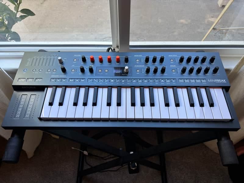 Arturia MiniFreak 37-Key 6-Voice Polyphonic Hybrid Synthesizer 2022 - Present - Black