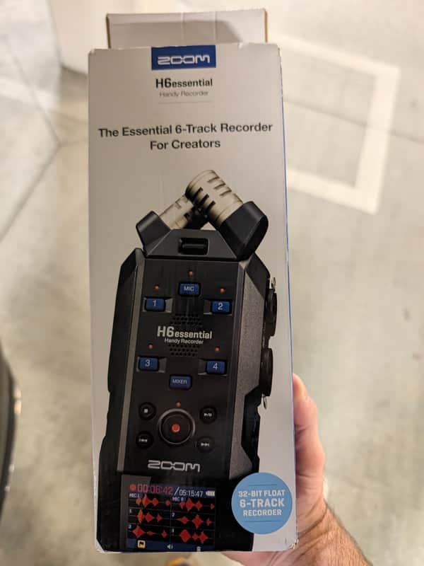 Zoom H6essential 6-Track Recorder - like new, complete in box