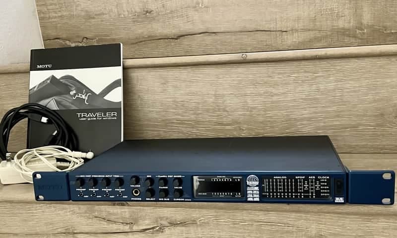 MOTU Traveler Firewire Audio Interface 2000s - Black