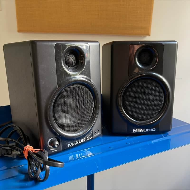 M-Audio AV-40 - Black