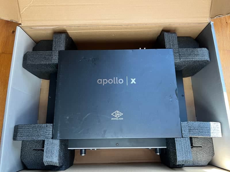 Universal Audio Apollo x8 Thunderbolt 3 Audio Interface 2018 - Present - Black