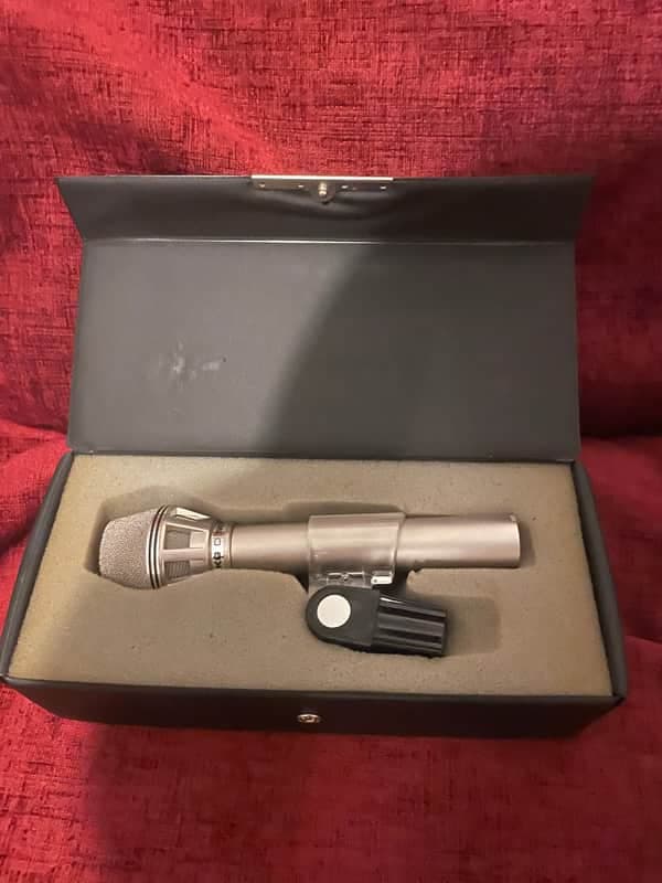 Vintage AKG D190E Cardioid Dynamic Microphone (In original Leather Case)
