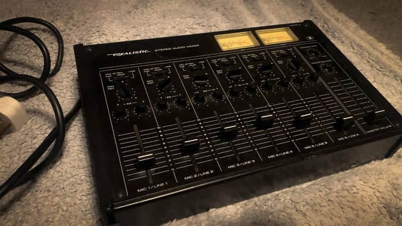 with issues! rare Realistic Stereo Audio Mixer - Vintage Mixer with VU meters, EQ, Compact, Warm, Mixing Deck 1980s