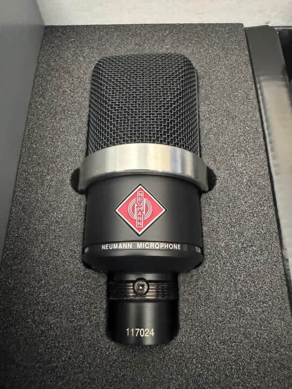 Neumann TLM 102 with Shockmount Matte Black