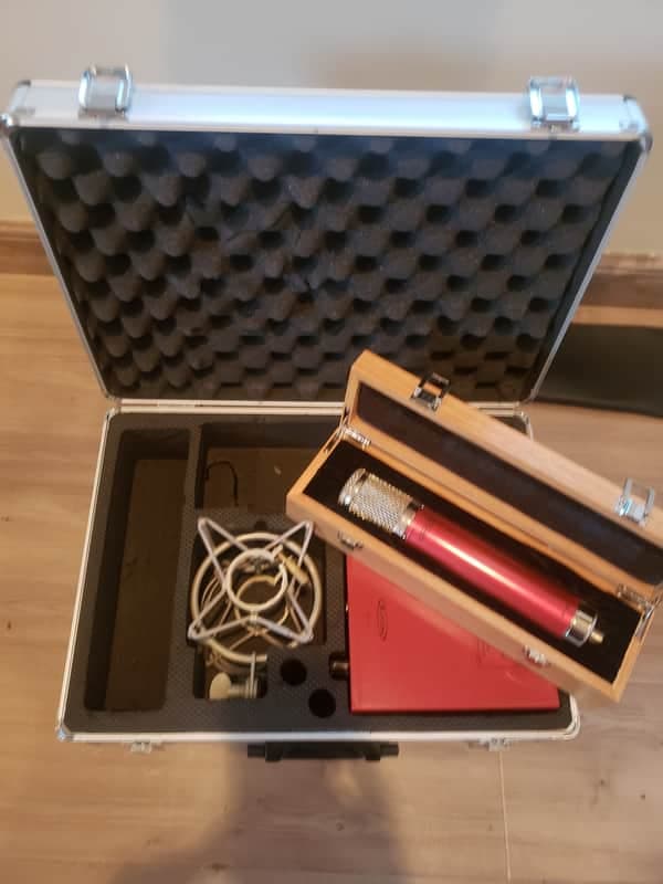 Avantone Audio CV-12 Multi-Pattern Tube Condenser Microphone