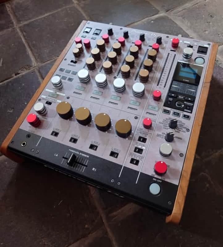 Pioneer DJM-900NXS2 4-channel DJ Mixer with Effects 2010s