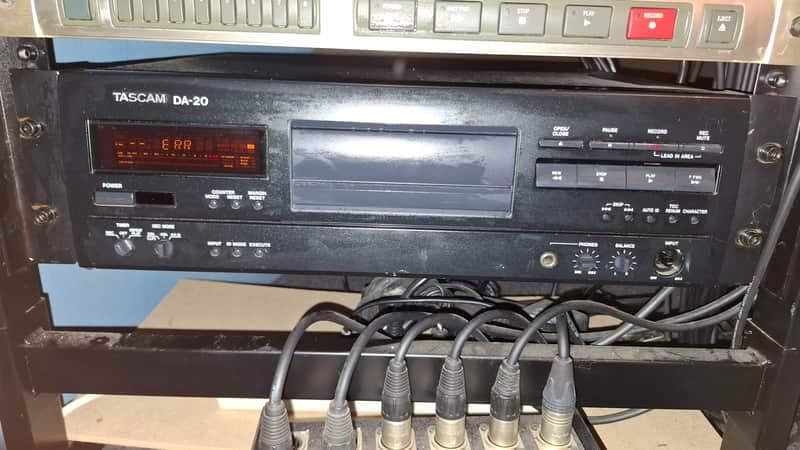 TASCAM DA-20 DAT