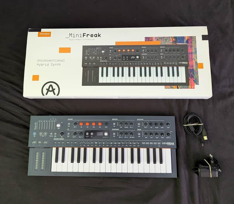 Arturia MiniFreak incl. power supply, usb cable and original packaging