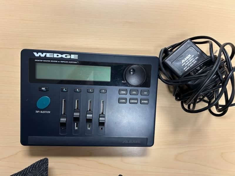 Alesis Wedge Desktop Master Reverb 1998