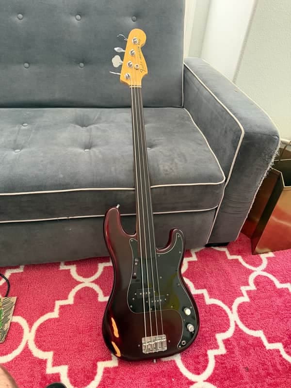 Fender Precision Bass Fretless with Rosewood Fingerboard 1970 - 1983 - Sunburst