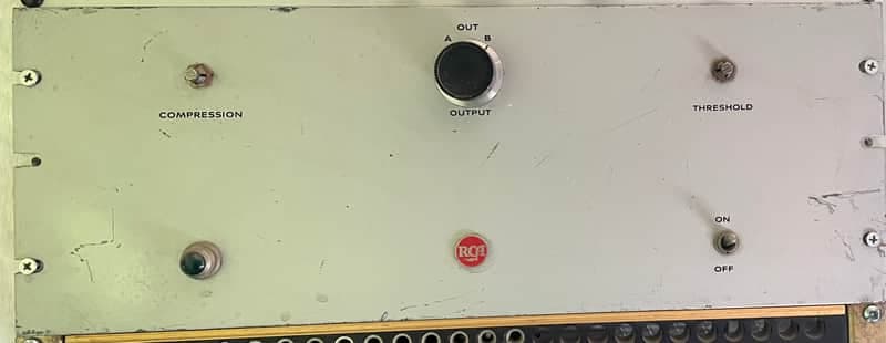 RCA M1- 34654 50’s early 60s - Silver/gray
