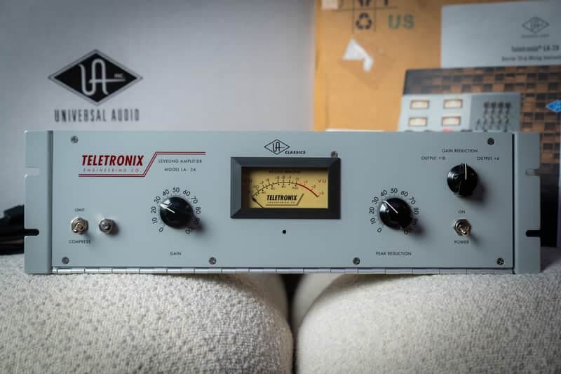 Universal Audio LA-2A Leveling Amplifier / Optical Compressor