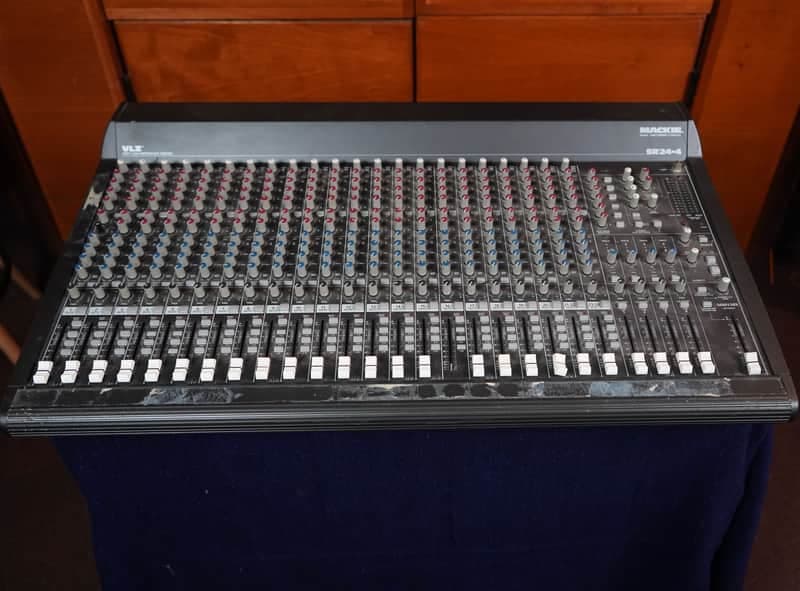 Mackie SR24.4 VLZ Pro