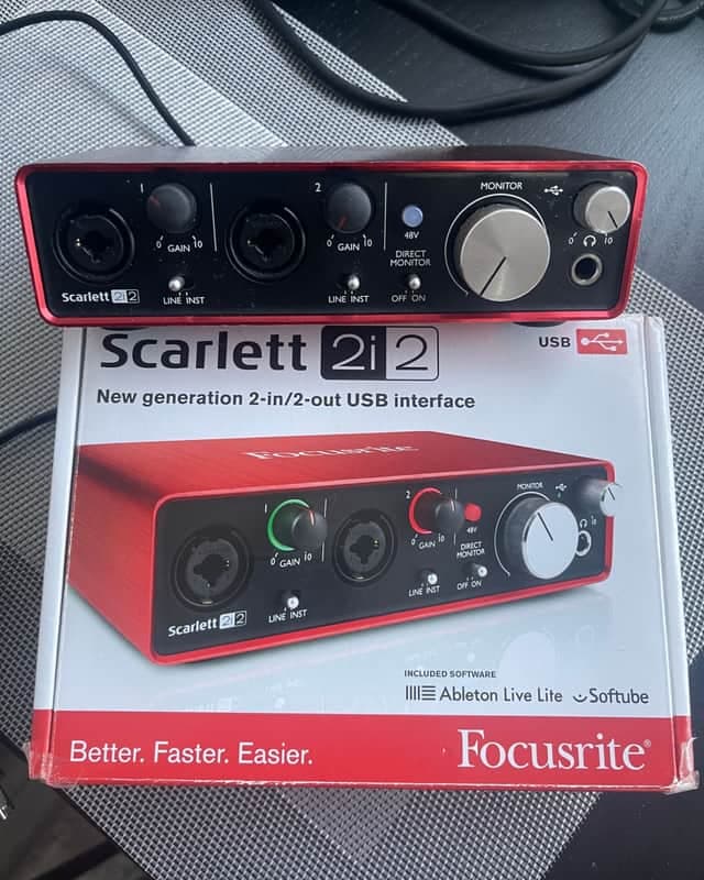 Focusrite Scarlett 2i2 2nd Gen USB Audio Interface 2016 - 2018 - Red / Black