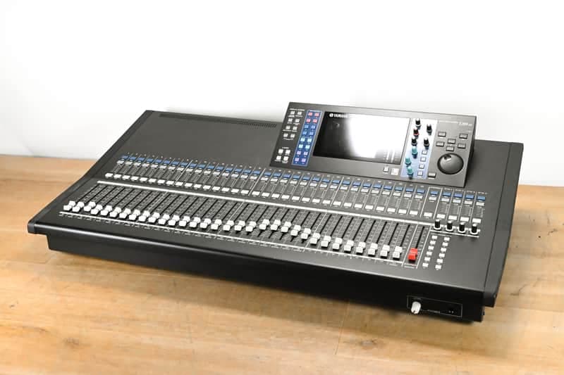 Yamaha LS9-32 32-Input Digital Mixing Console CG012RC