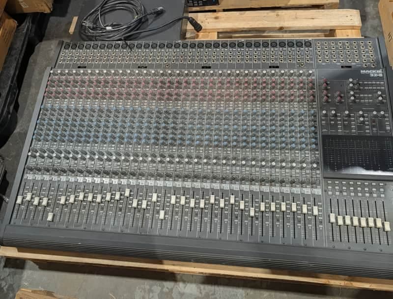 Mackie 32.8 32-Channel 8-Bus Mixing Console 1993 - 2005 - Gray