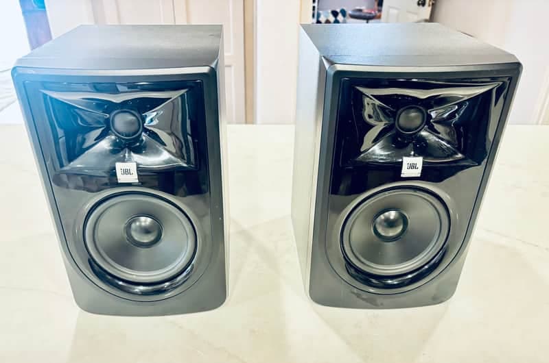 Pair of JBL 305P MkII 2-Way 5" Active Nearfield Studio Monitors (Pair) 2010s - Black