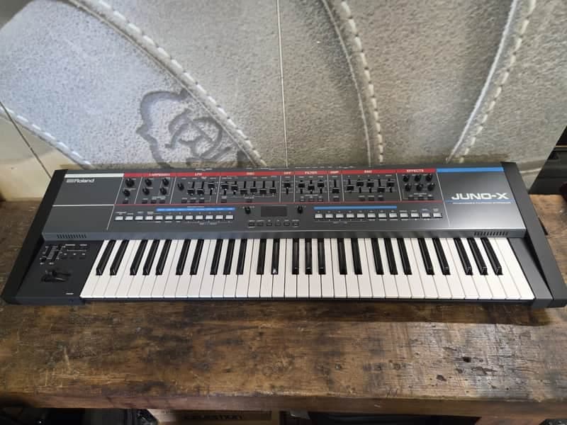 Roland Juno-X 61-Key Programmable Polyphonic Synthesizer 2022 - Present - Black