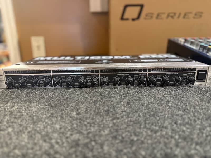 Behringer MDX 4400- dynamics processor